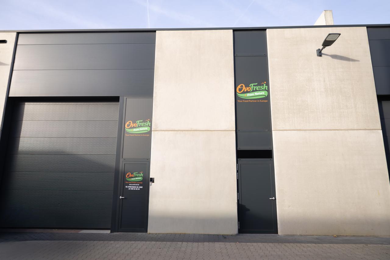 Het OVOFRESH-gebouw in Paal, België